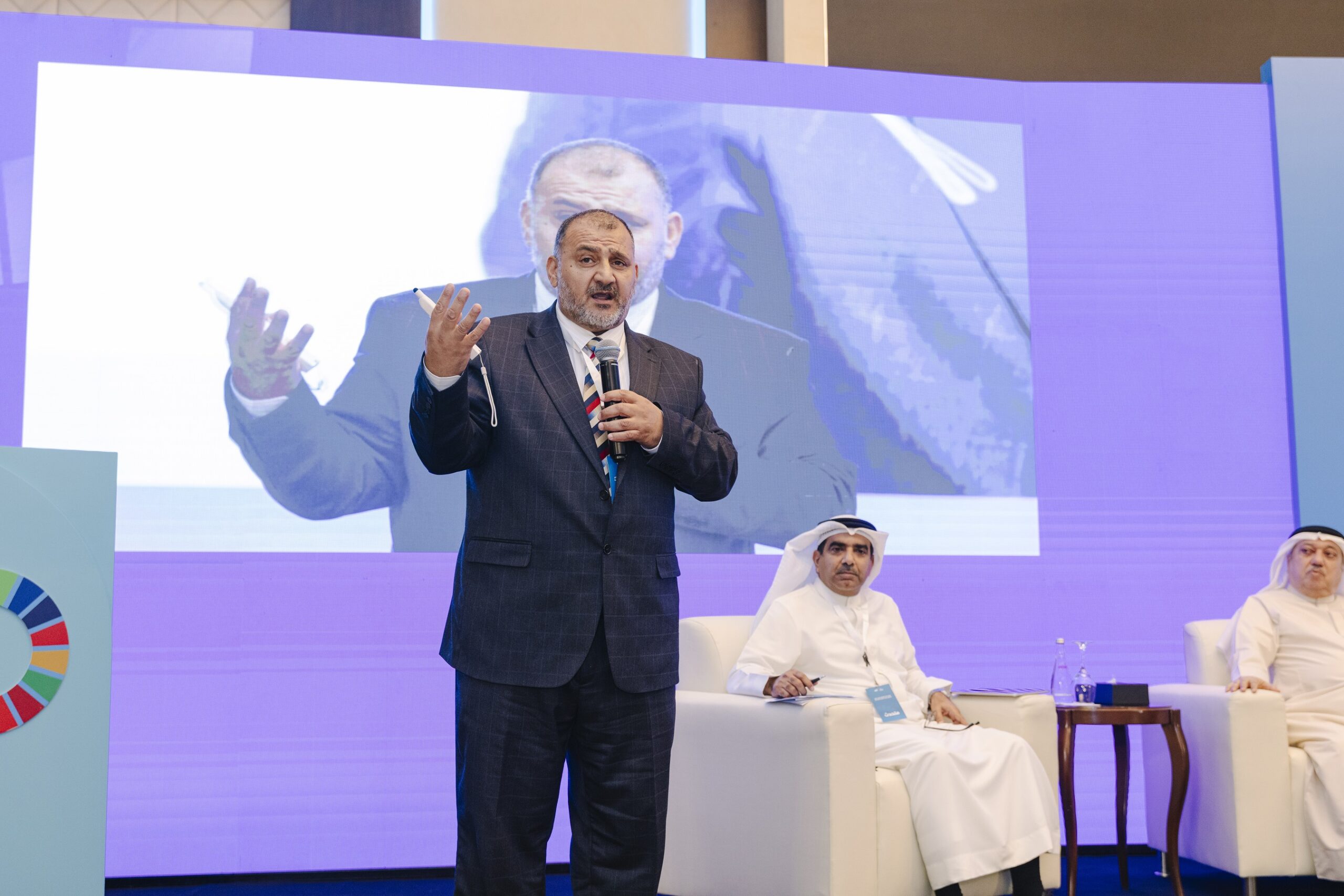 عن المركز